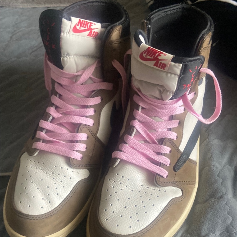 Travis Scotts no box